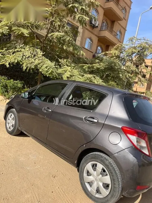 تويوتا ياريس 2014 رمادي مستعملة للبيع - 5