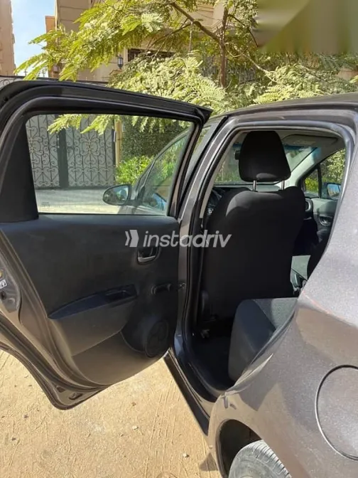 تويوتا ياريس 2014 رمادي مستعملة للبيع - 6