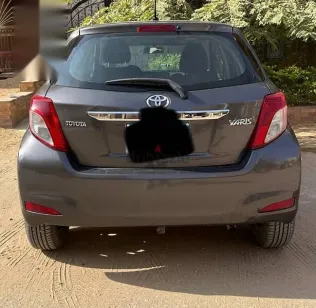 تويوتا ياريس 2014 رمادي مستعملة للبيع