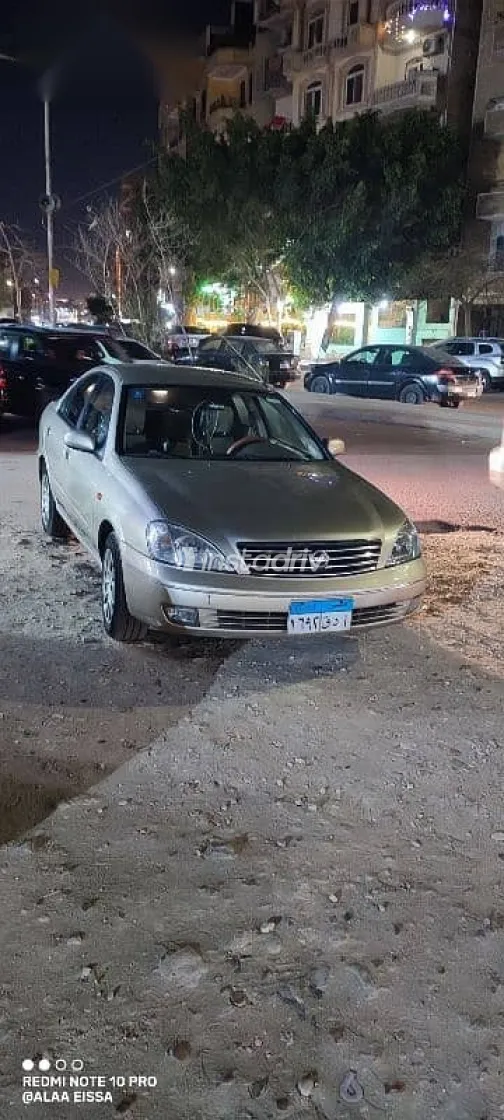 نيسان صنى 2015 ذهبي مستعملة للبيع - 5