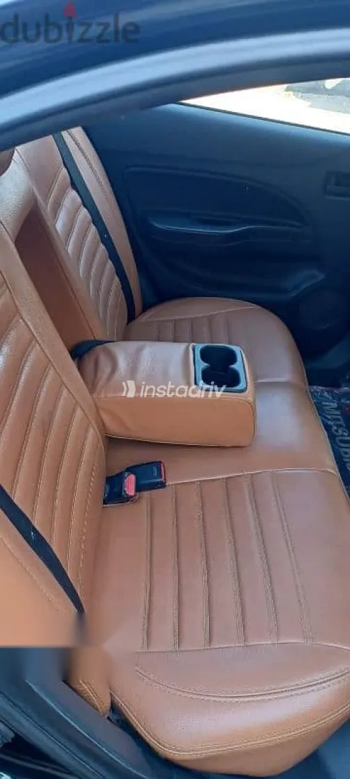 ميتسوبيشي اتراج 2015 أسود مستعملة للبيع - 2