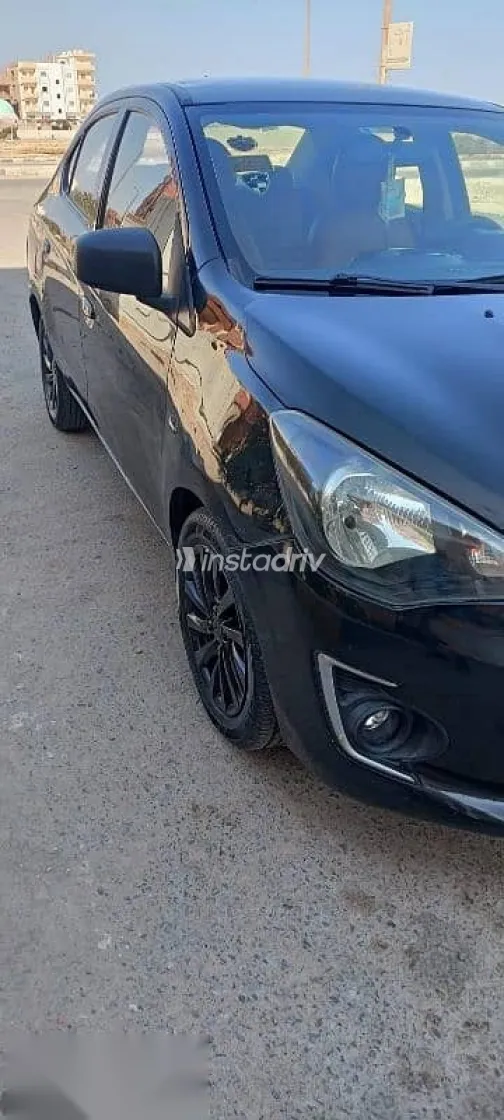 ميتسوبيشي اتراج 2015 أسود مستعملة للبيع - 5