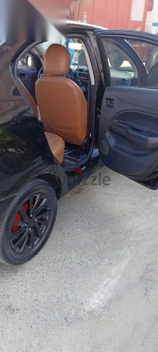 ميتسوبيشي اتراج 2015 أسود مستعملة للبيع