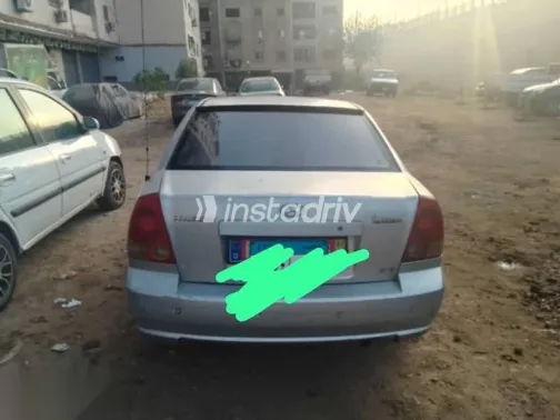 هيونداي فيرنا 2004 فضي مستعملة للبيع - 2