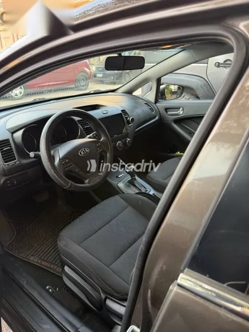 كيا سيراتو 2015 بني مستعملة للبيع - 5