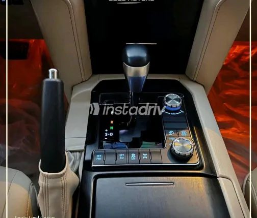 تويوتا لاند كروزر 2020 أبيض مستعملة للبيع - 2