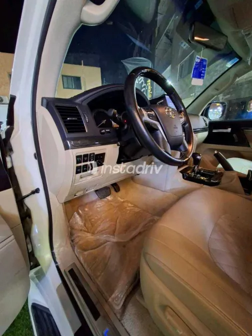 تويوتا لاند كروزر 2020 أبيض مستعملة للبيع - 6