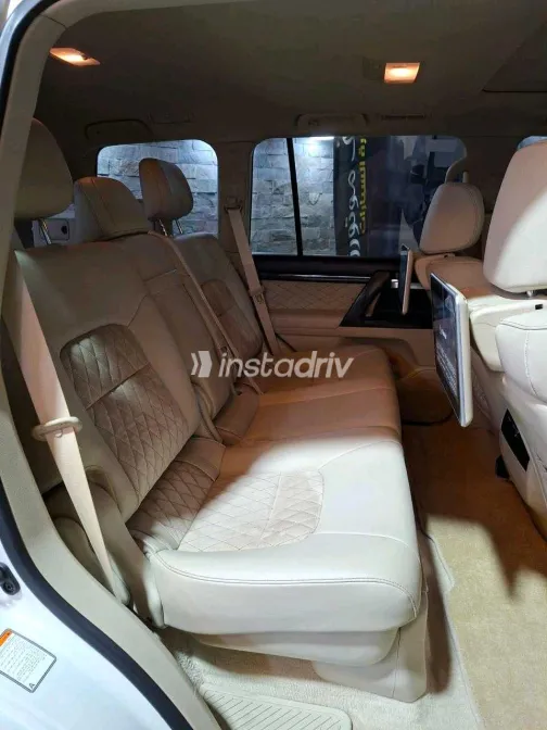 تويوتا لاند كروزر 2020 أبيض مستعملة للبيع - 8