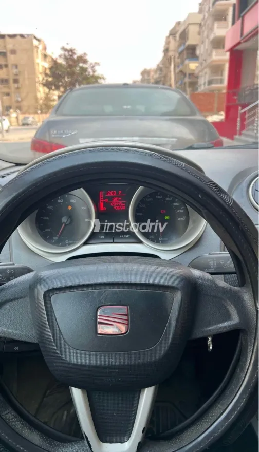 Seat Ibiza 2012 White Used for Sale - 4