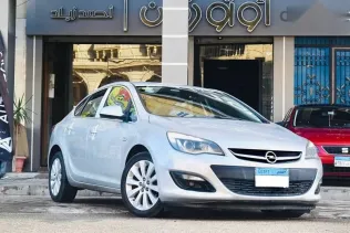 اوبل أسترا 2016 فضي مستعملة للبيع