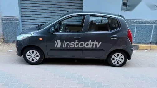 هيونداي I10 2012 رمادي مستعملة للبيع - 1