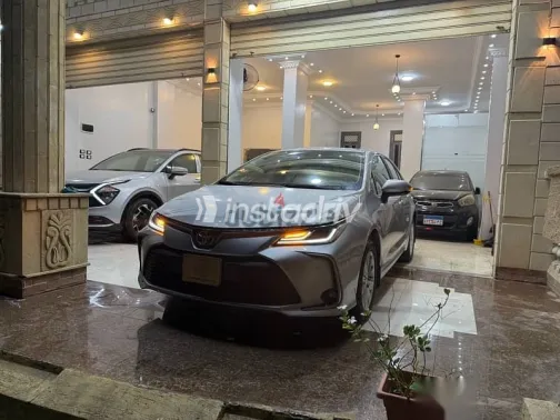 Toyota Corolla 2024 Silver New for Sale - 2