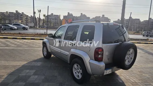 Jeep Liberty 2006 White Used for Sale - 3
