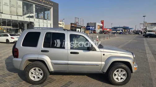 Jeep Liberty 2006 White Used for Sale - 9