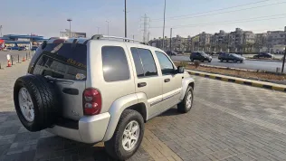 جيب ليبيرتى 2006 أبيض مستعملة للبيع