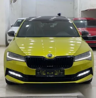 سكودا سوبيرب 2022 أصفر مستعملة للبيع