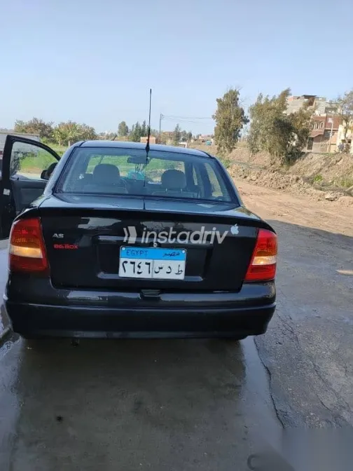 اوبل أسترا 2000 أسود مستعملة للبيع - 3