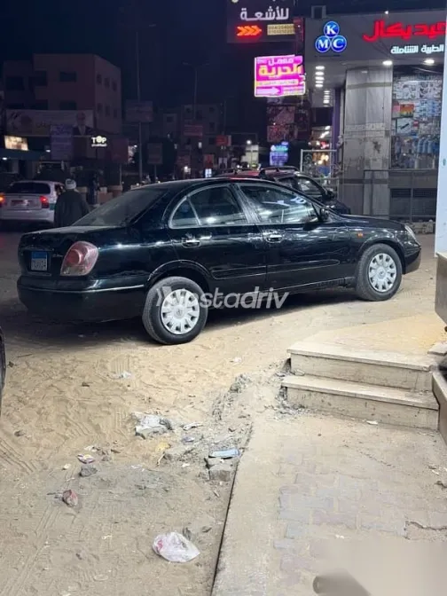 نيسان صنى 2012 أسود مستعملة للبيع - 2