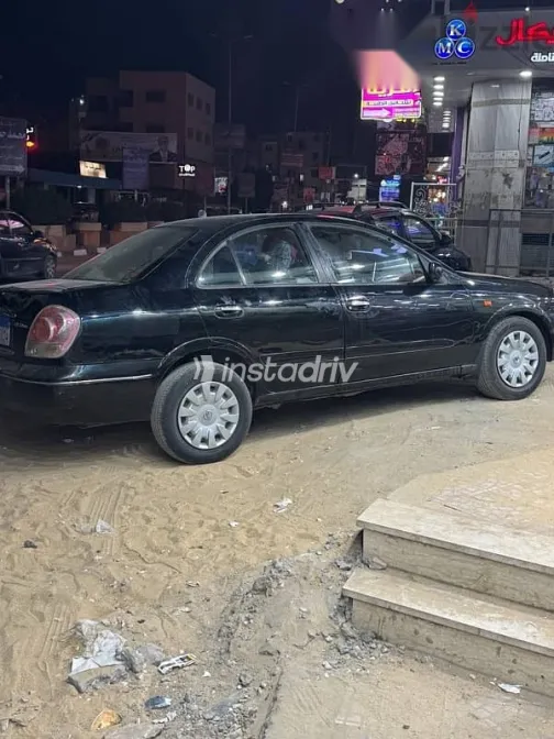 نيسان صنى 2012 أسود مستعملة للبيع - 4