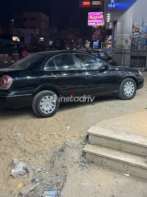 نيسان صنى 2012 أسود مستعملة للبيع - 5