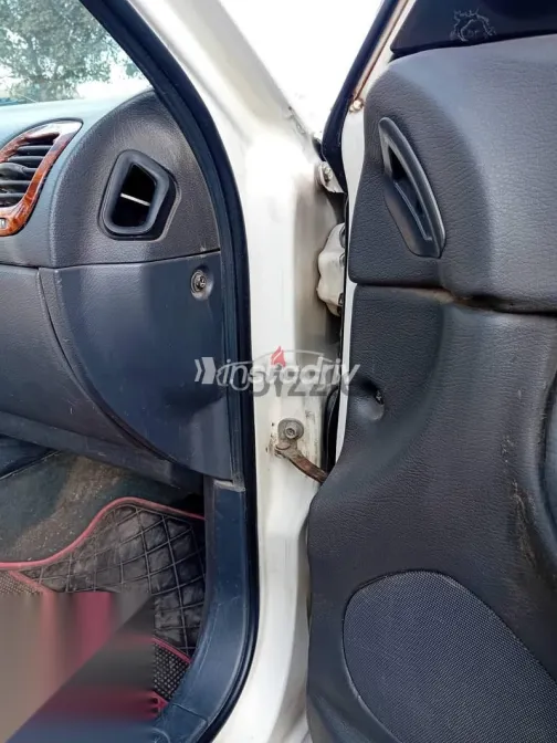 Daewoo Nubira 1997 White Used for Sale - 8