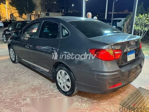 هيونداي إلنترا 2017 رمادي مستعملة للبيع - 3