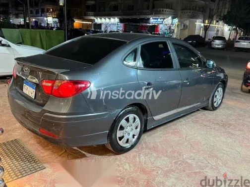 هيونداي إلنترا 2017 رمادي مستعملة للبيع - 4