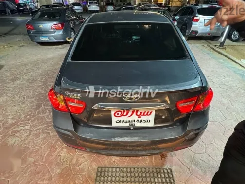 هيونداي إلنترا 2017 رمادي مستعملة للبيع - 5