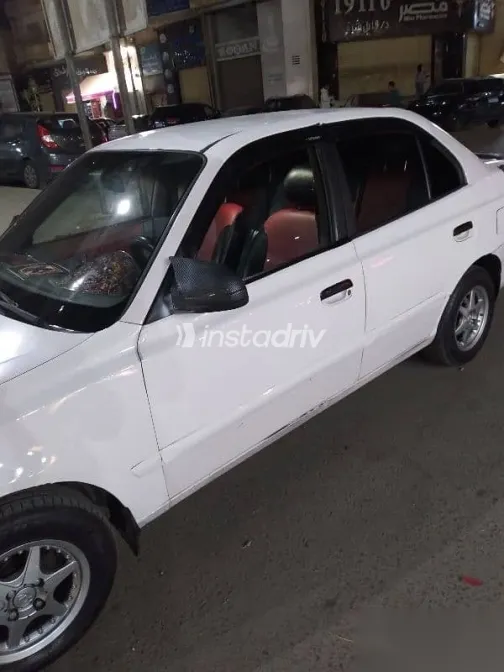 Hyundai Verna 2011 White Used for Sale - 2