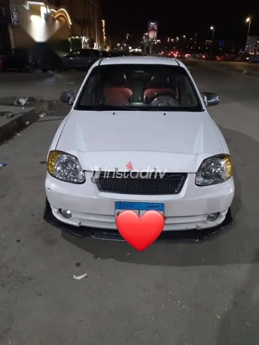 Hyundai Verna 2011 White Used for Sale - 3