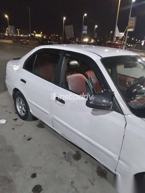 Hyundai Verna 2011 White Used for Sale - 4