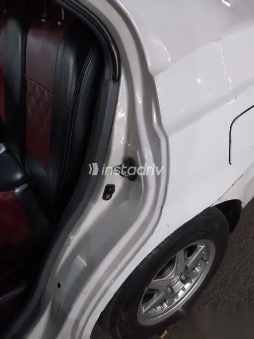 Hyundai Verna 2011 White Used for Sale - 9