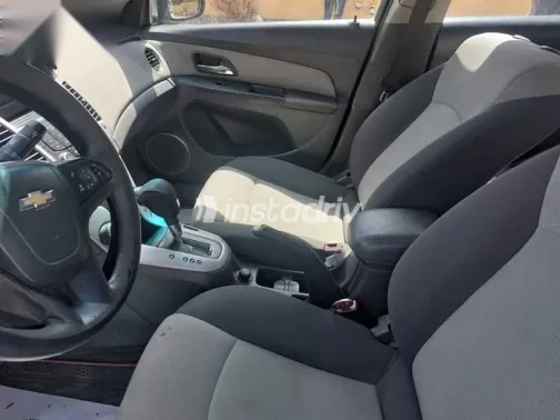 شيفروليه كروز 2010 أزرق غامق مستعملة للبيع - 4