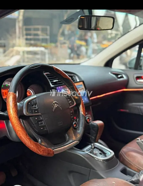 سيتروين C4 2013 أبيض مستعملة للبيع - 8