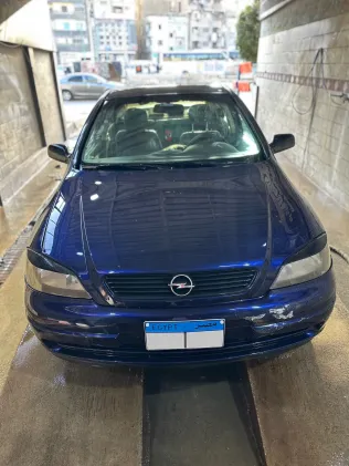 اوبل أسترا 2000 أبيض مستعملة للبيع