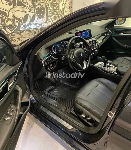 بي ام دبليو 520 2019 أزرق غامق مستعملة للبيع - 7
