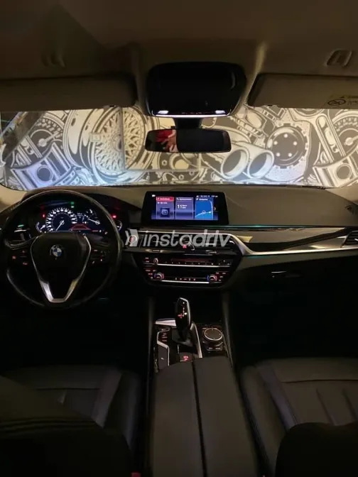 بي ام دبليو 520 2019 أزرق غامق مستعملة للبيع - 9