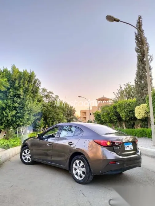 مازدا 3 2018 بني مستعملة للبيع - 9