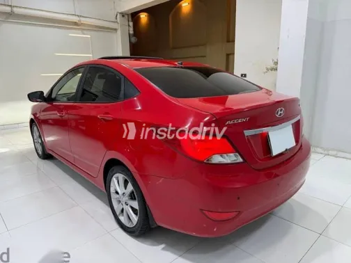 هيونداي اكسنت 2024 أحمر مستعملة للبيع - 3