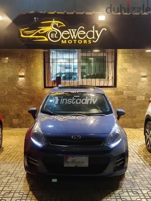 كيا ريو 2017 أزرق غامق مستعملة للبيع - 2