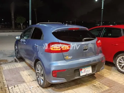 كيا ريو 2017 أزرق غامق مستعملة للبيع - 3