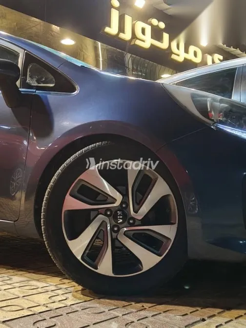 كيا ريو 2017 أزرق غامق مستعملة للبيع - 6