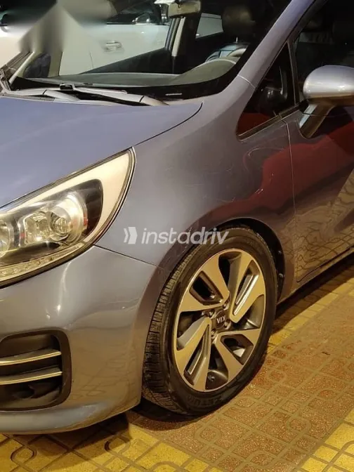 كيا ريو 2017 أزرق غامق مستعملة للبيع - 8