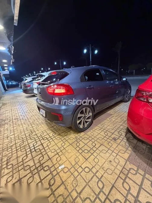 كيا ريو 2017 أزرق غامق مستعملة للبيع - 9