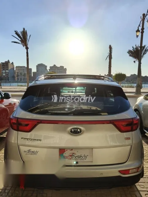كيا سبورتاج 2018 فضي مستعملة للبيع - 9