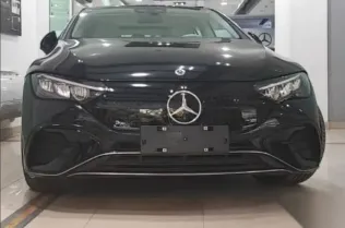 مرسيدس EQE 2023 أسود جديدة للبيع