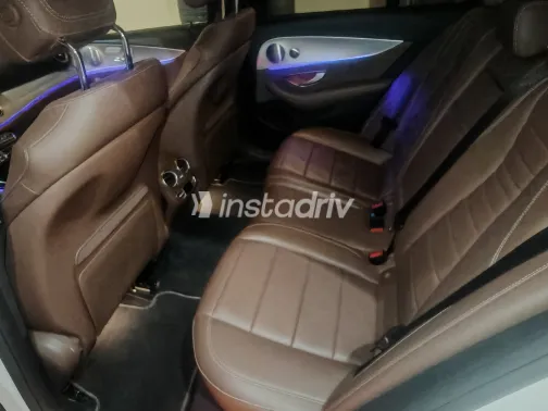 مرسيدس E 200 2018 أبيض مستعملة للبيع - 1