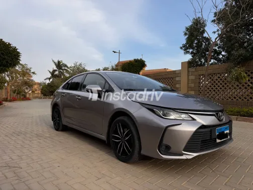 تويوتا كورولا 2020 أبيض مستعملة للبيع - 3