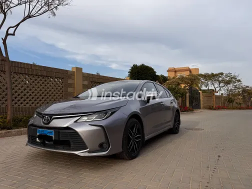 تويوتا كورولا 2020 أبيض مستعملة للبيع - 5