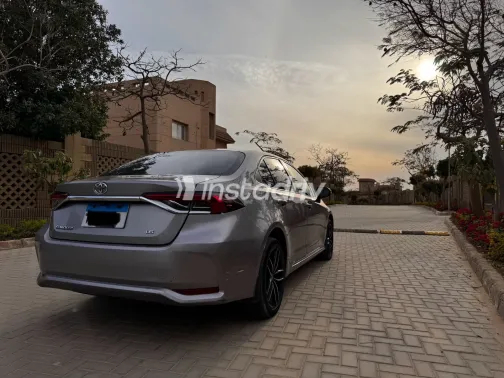 تويوتا كورولا 2020 أبيض مستعملة للبيع - 6